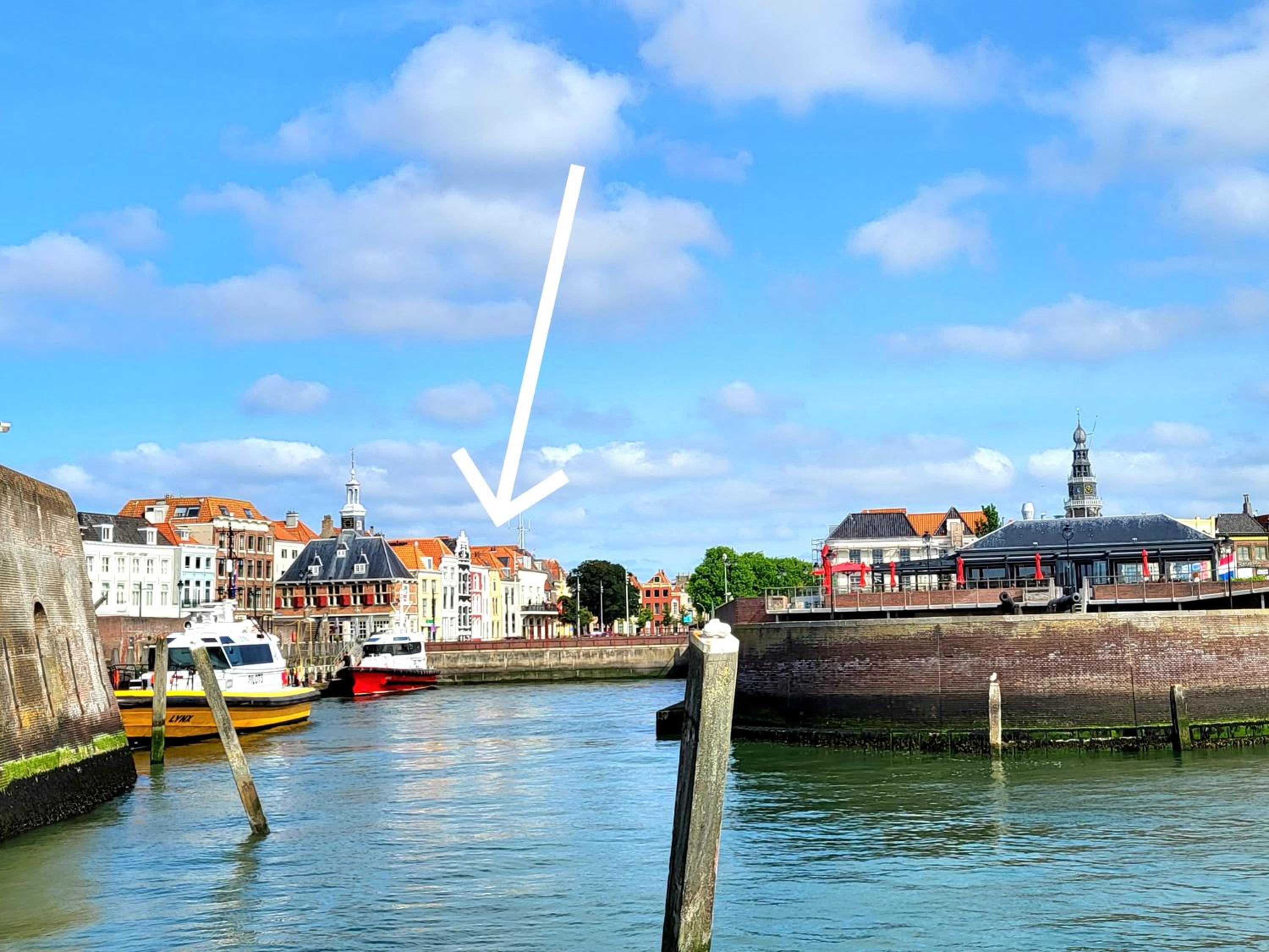 Appartement Havenzicht, gelegen aan zee met zeezicht view 2