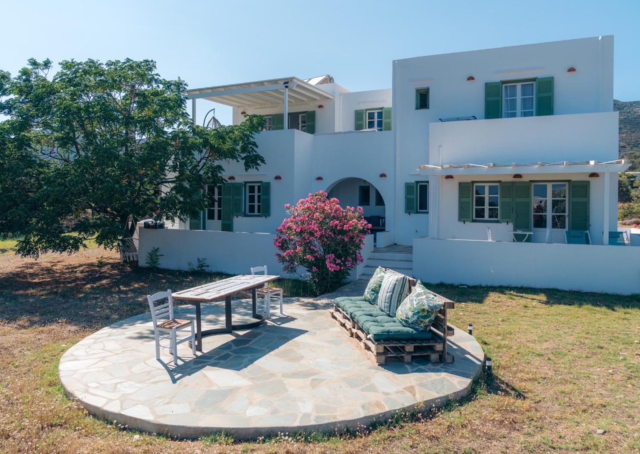 La Maison de Lilac-Luxurious Olive Grove apartments view 3