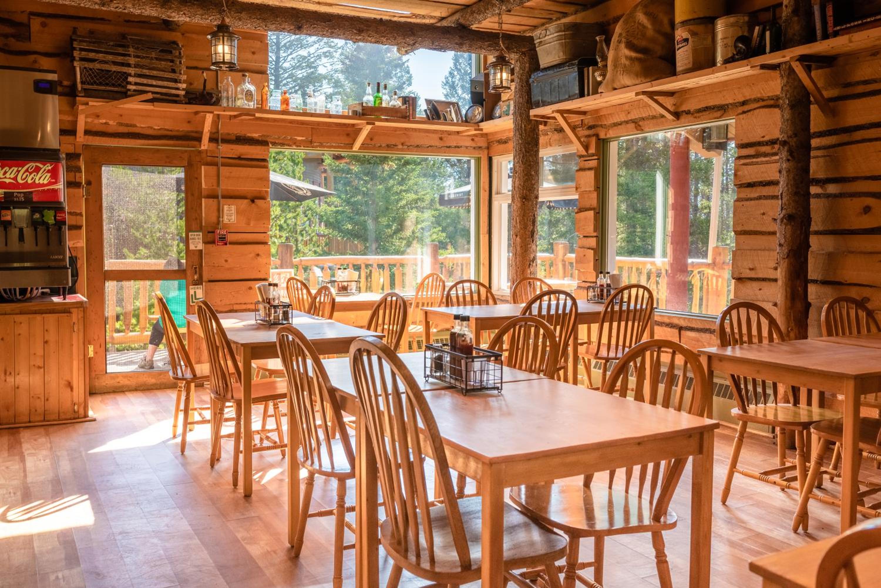 HI Banff Alpine Centre - Hostel