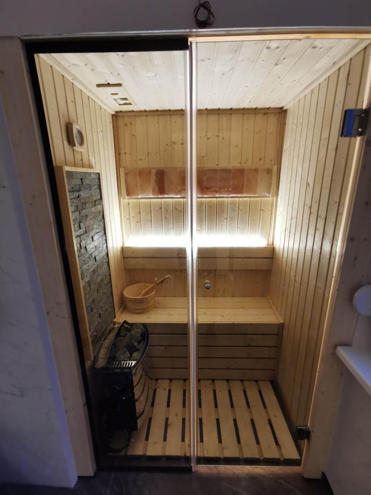 Princ Lux jaccuzi and sauna with free parking view 3