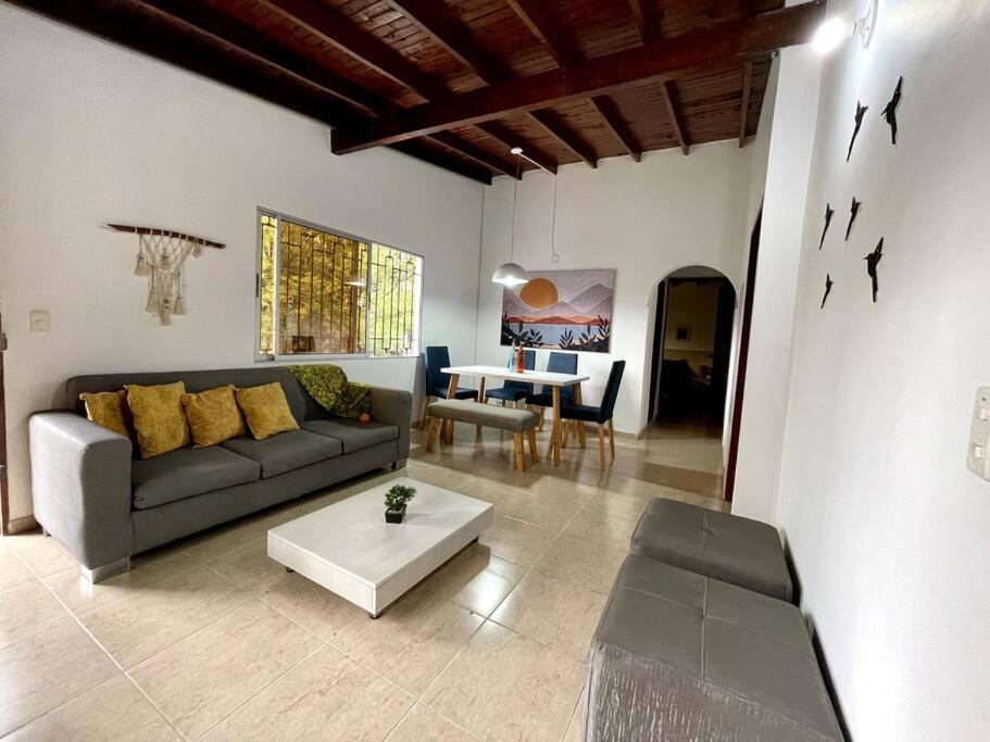 Bright apt near Unicentro 300 MB Wi-Fi, 2Bedroom