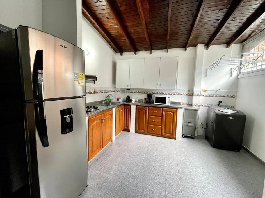 Bright apt near Unicentro 300 MB Wi-Fi, 2Bedroom