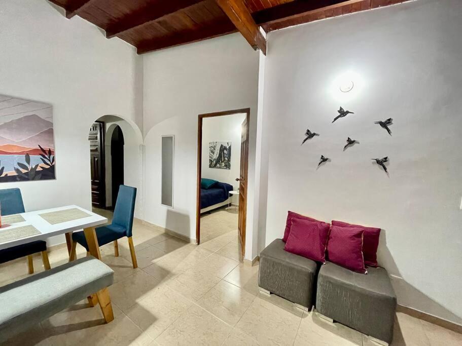 Bright apt near Unicentro 300 MB Wi-Fi, 2Bedroom