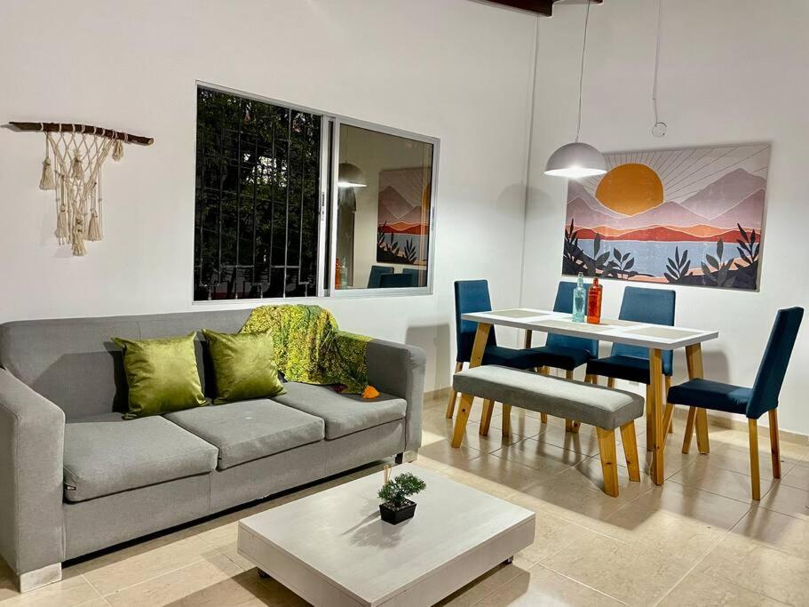 Bright apt near Unicentro 300 MB Wi-Fi, 2Bedroom