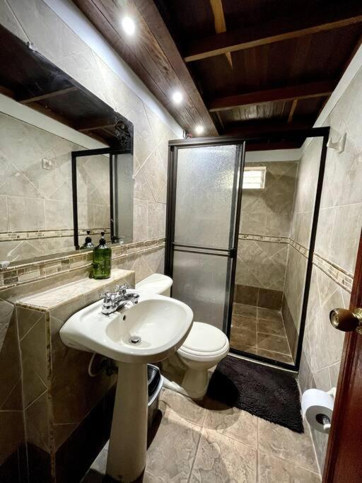 Bright apt near Unicentro 300 MB Wi-Fi, 2Bedroom