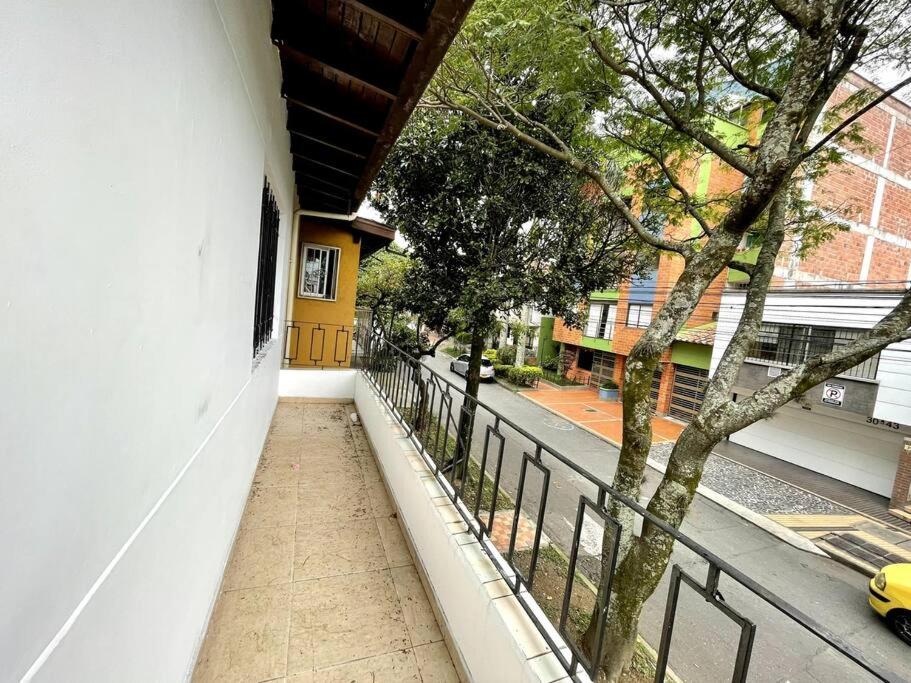 Bright apt near Unicentro 300 MB Wi-Fi, 2Bedroom