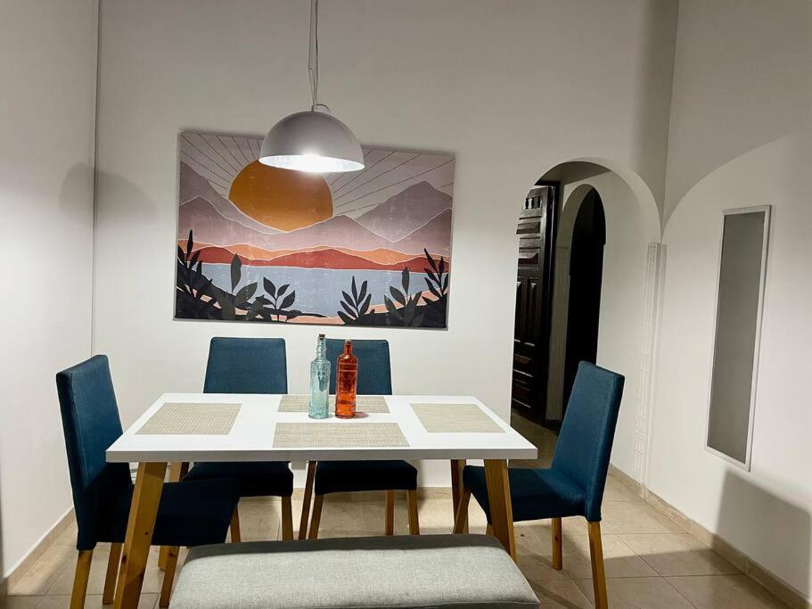 Bright apt near Unicentro 300 MB Wi-Fi, 2Bedroom