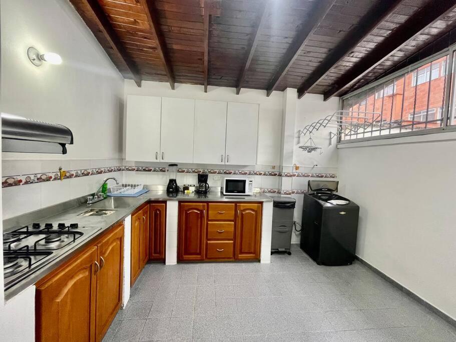 Bright apt near Unicentro 300 MB Wi-Fi, 2Bedroom