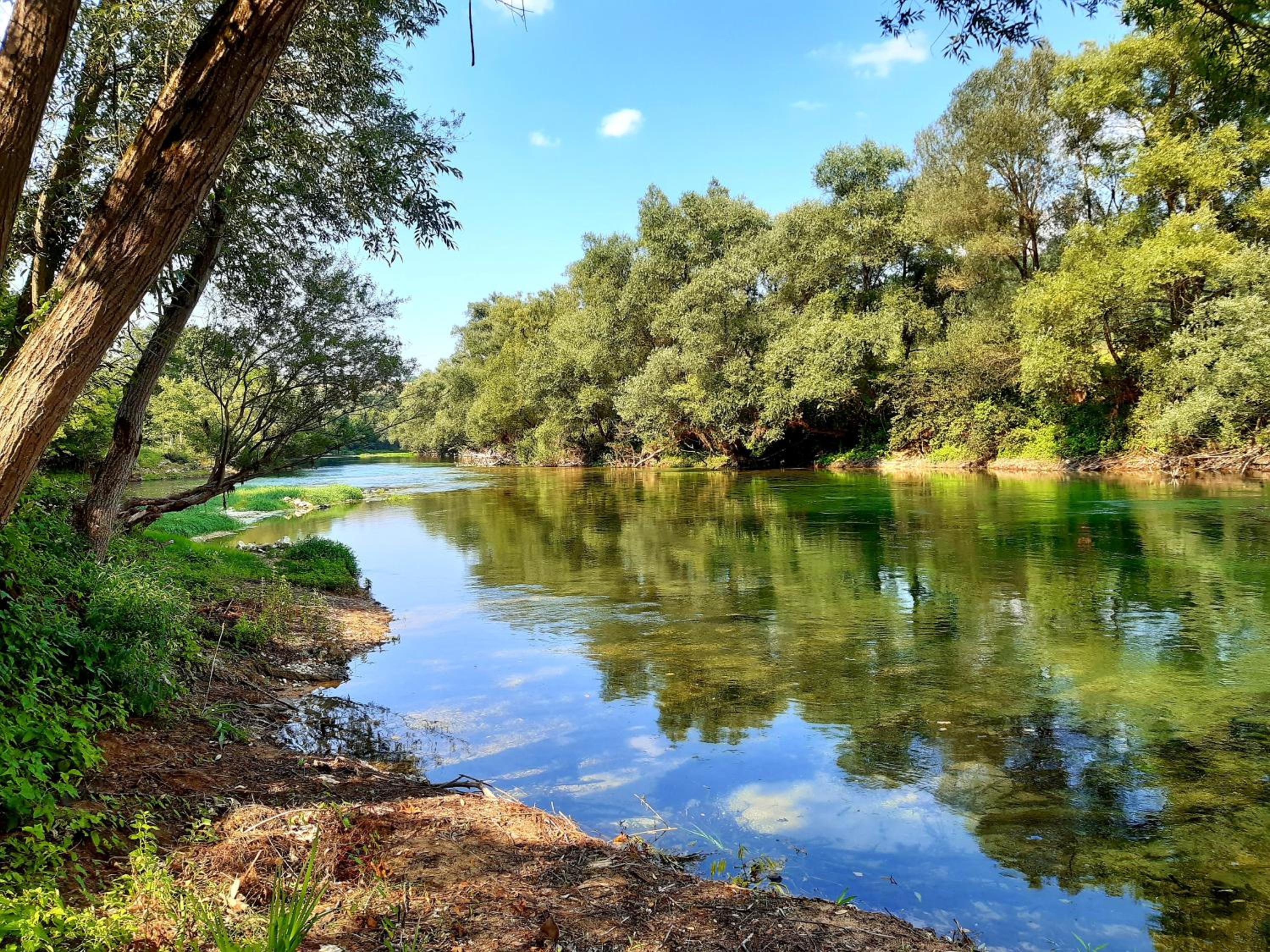 Private Riverside House on the Una River with Private Beach
