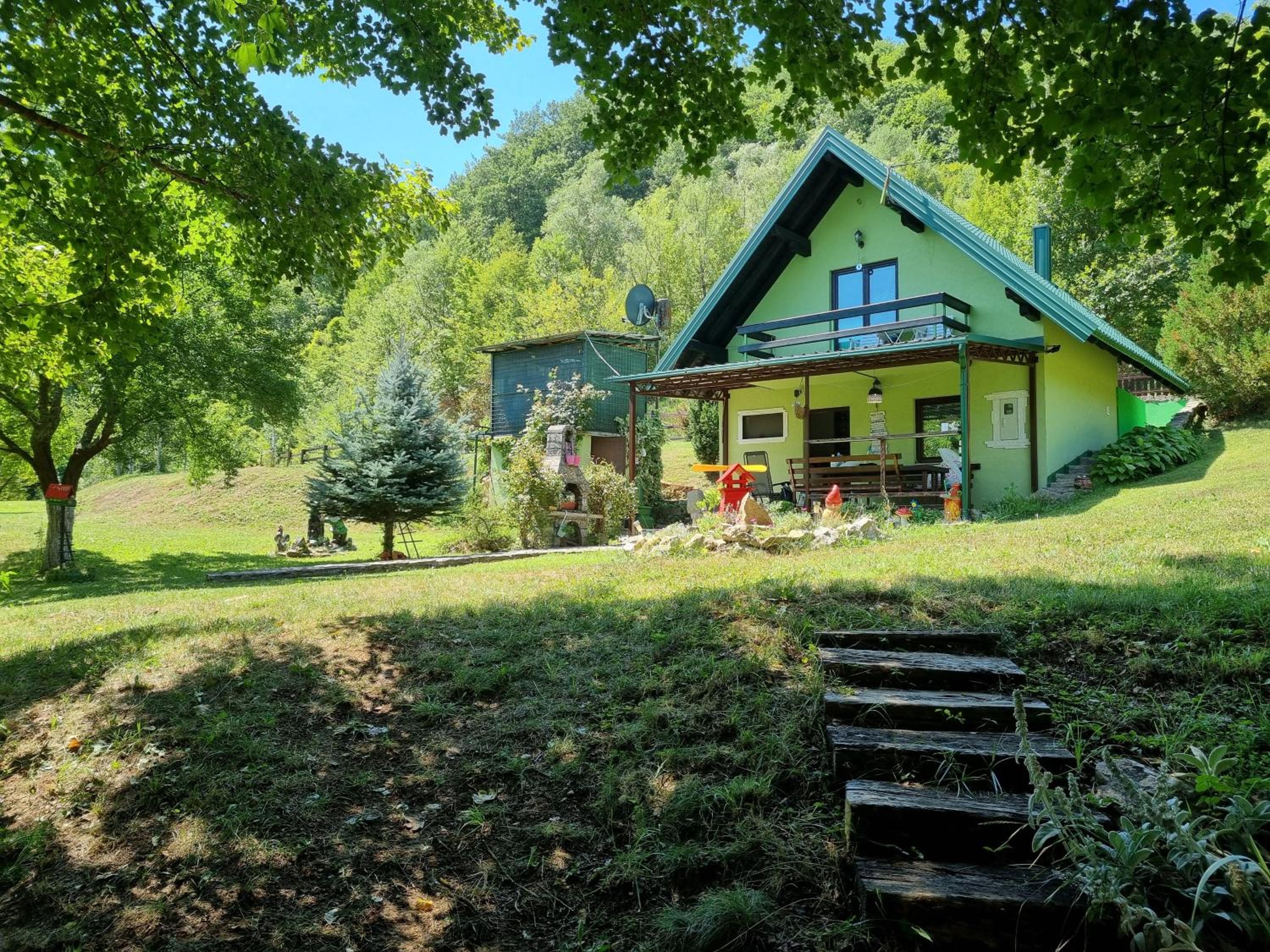 Private Riverside House on the Una River with Private Beach
