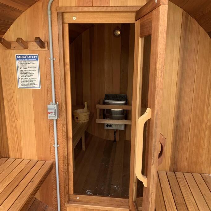 Dragonfly Inn Walkout Suites