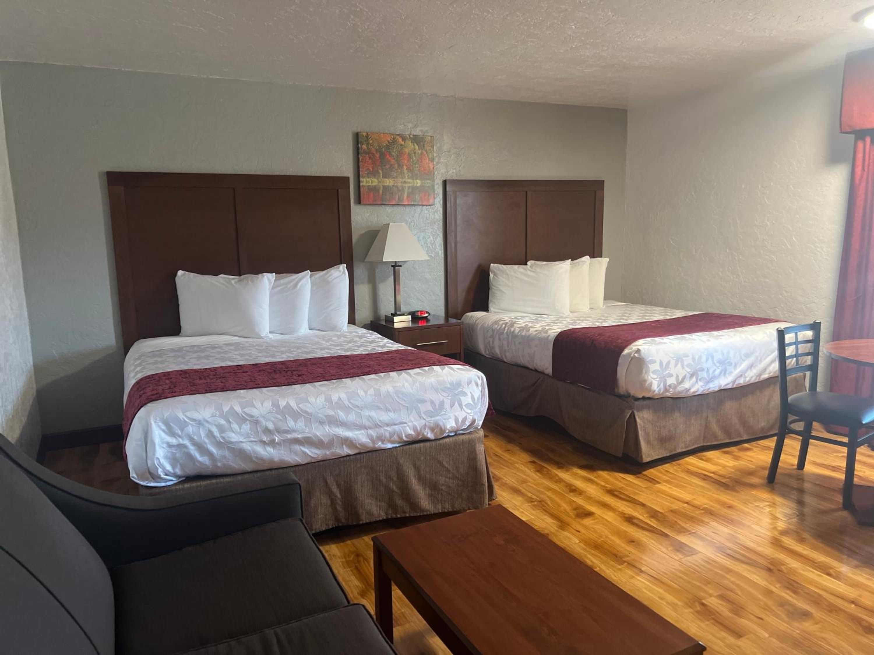 Medford Vacations - Red Carpet Inn Medford - Property Image 23