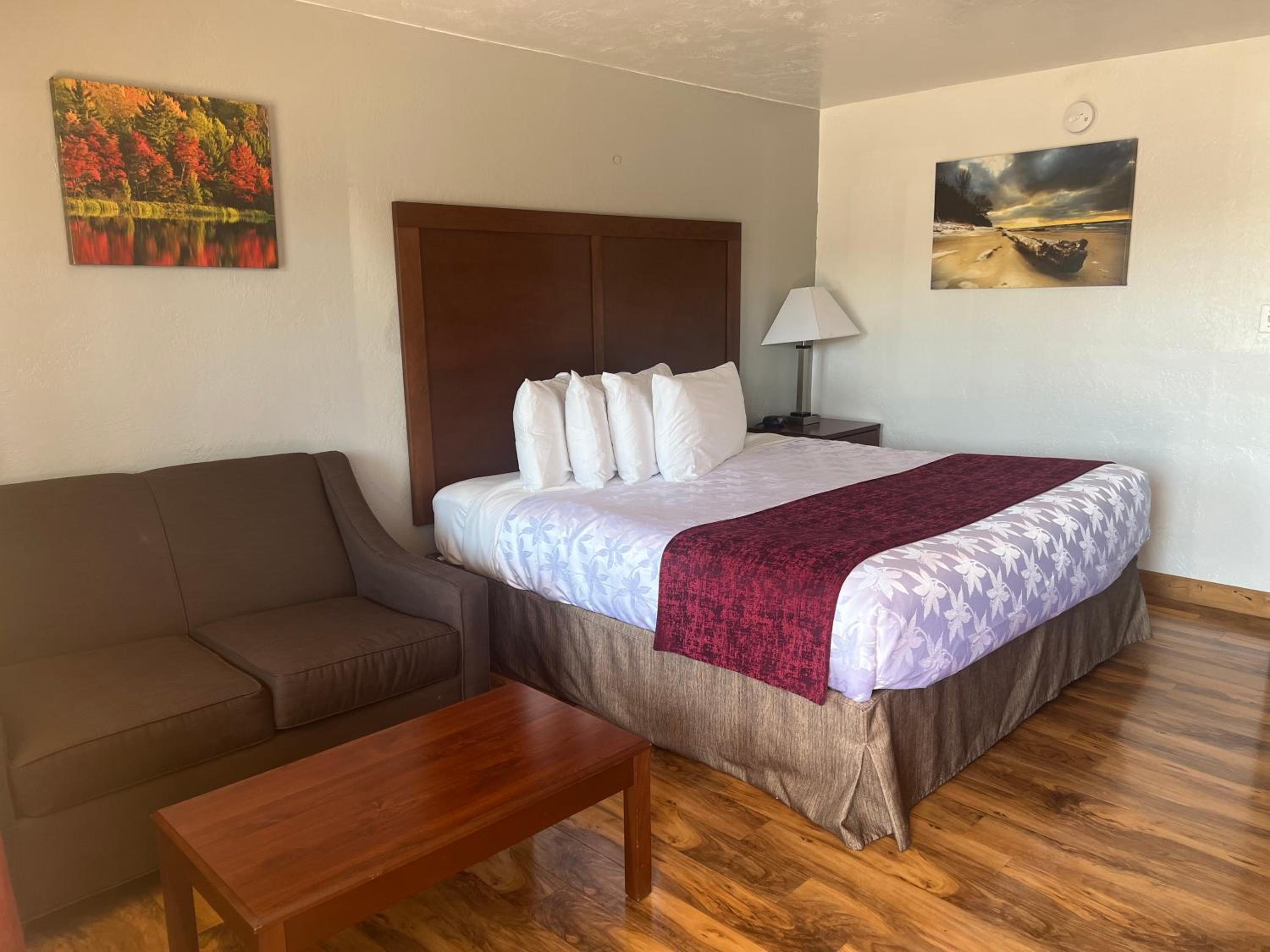 Medford Vacations - Red Carpet Inn Medford - Property Image 27