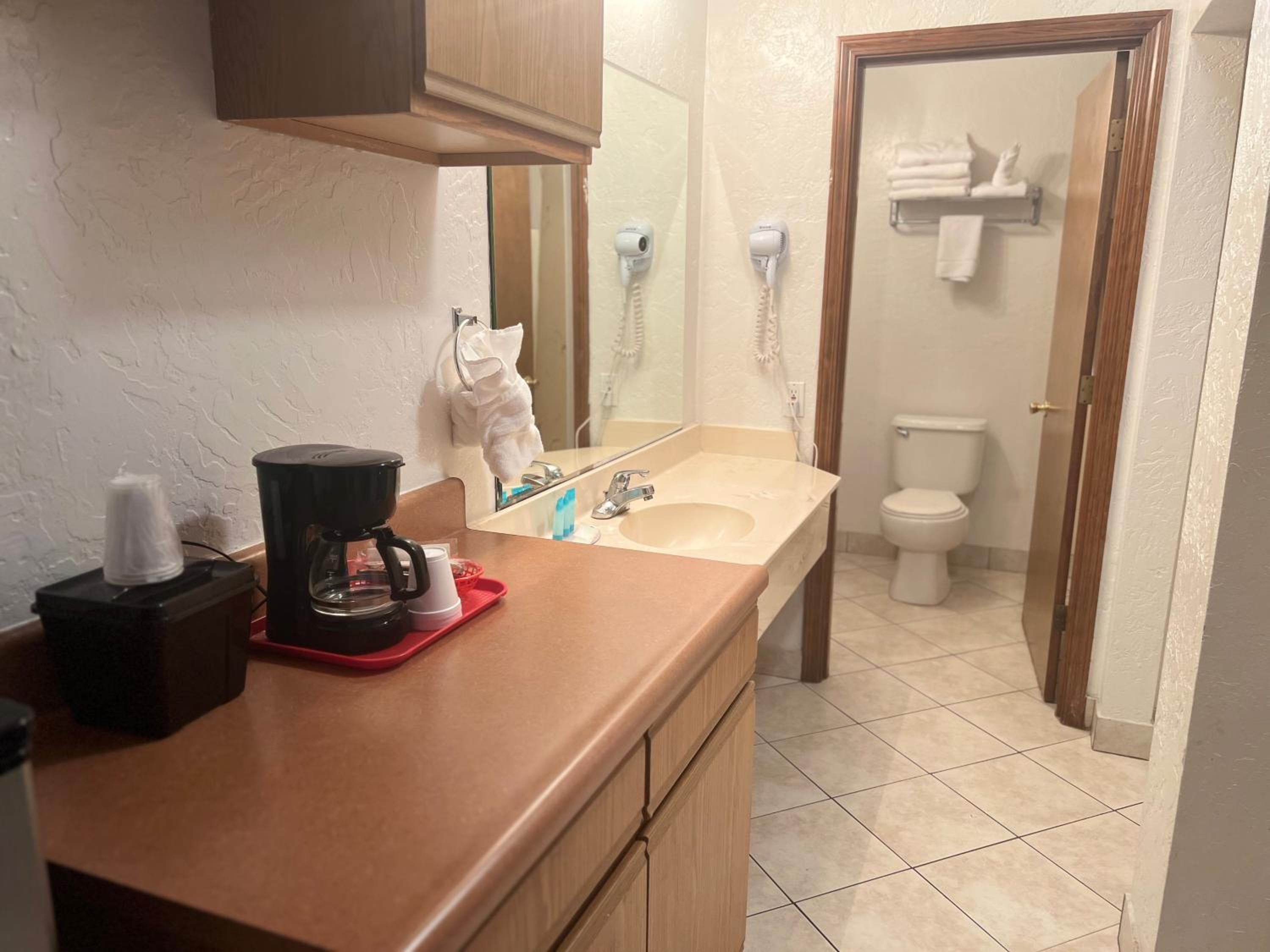 Medford Vacations - Red Carpet Inn Medford - Property Image 21