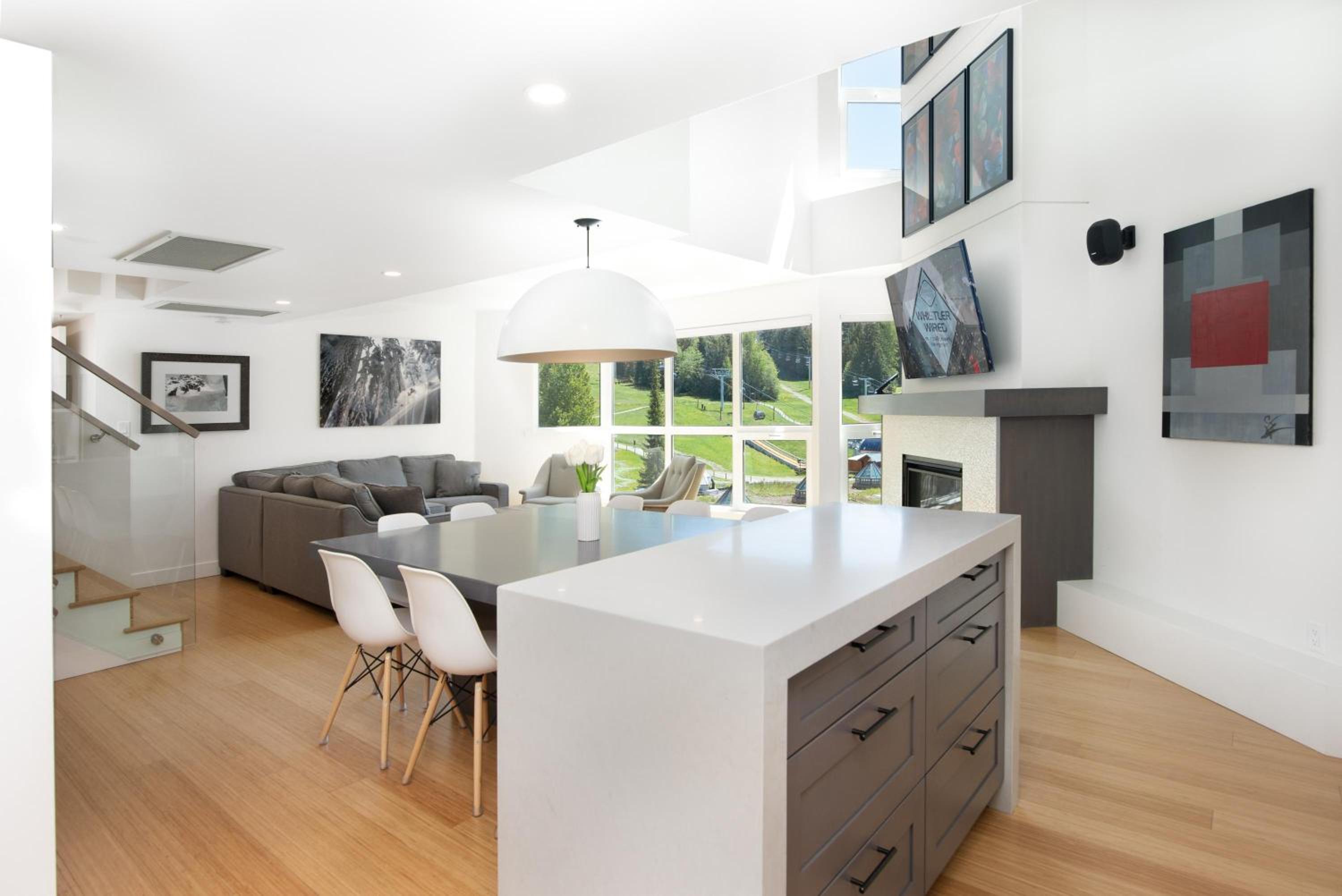 Le Chamois 510 - Ski In/Out, Blackcomb Base, Newly Renovated, Common Area Pool/Hot Tub 