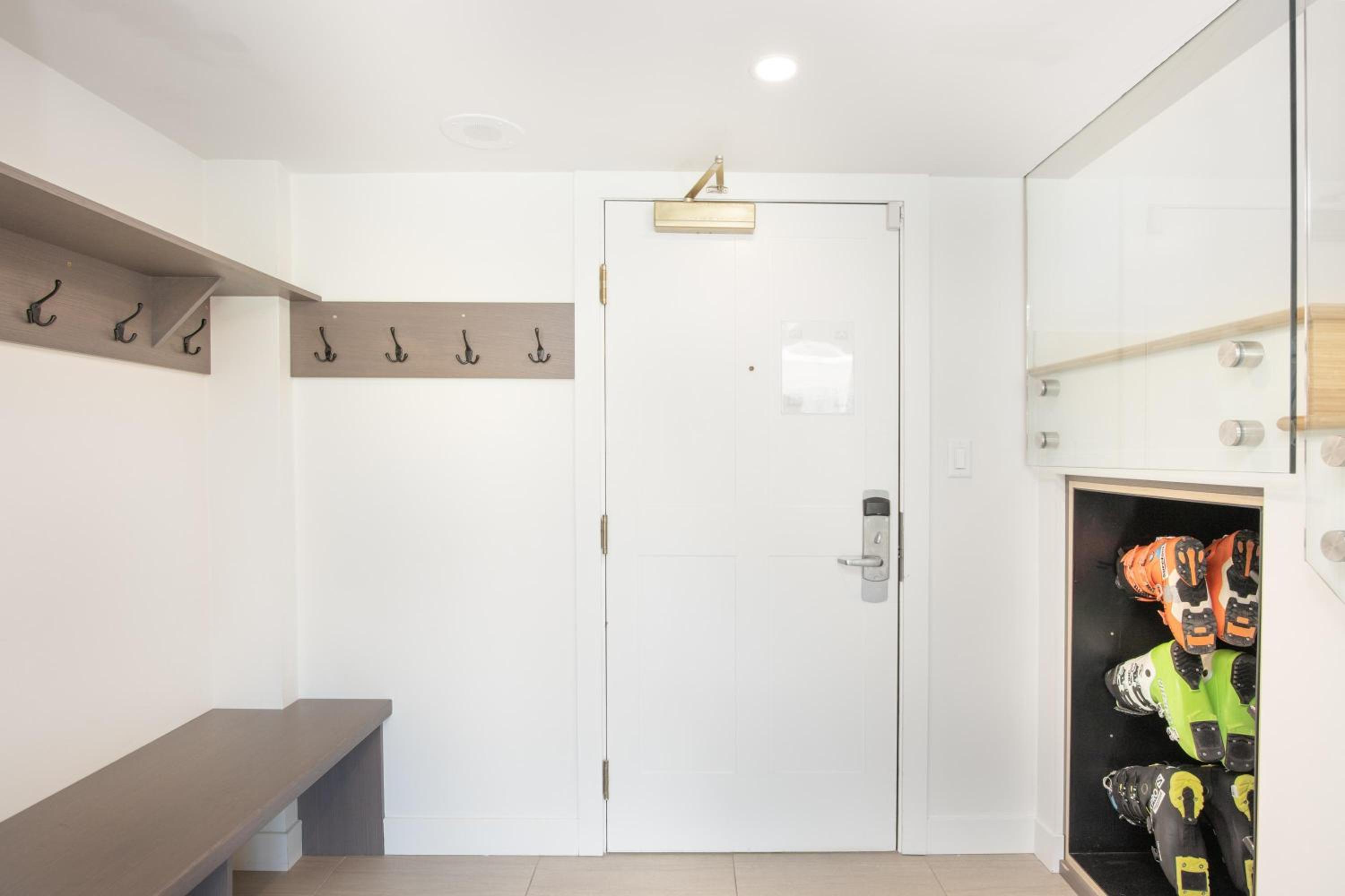 Le Chamois 510 - Ski In/Out, Blackcomb Base, Newly Renovated, Common Area Pool/Hot Tub 