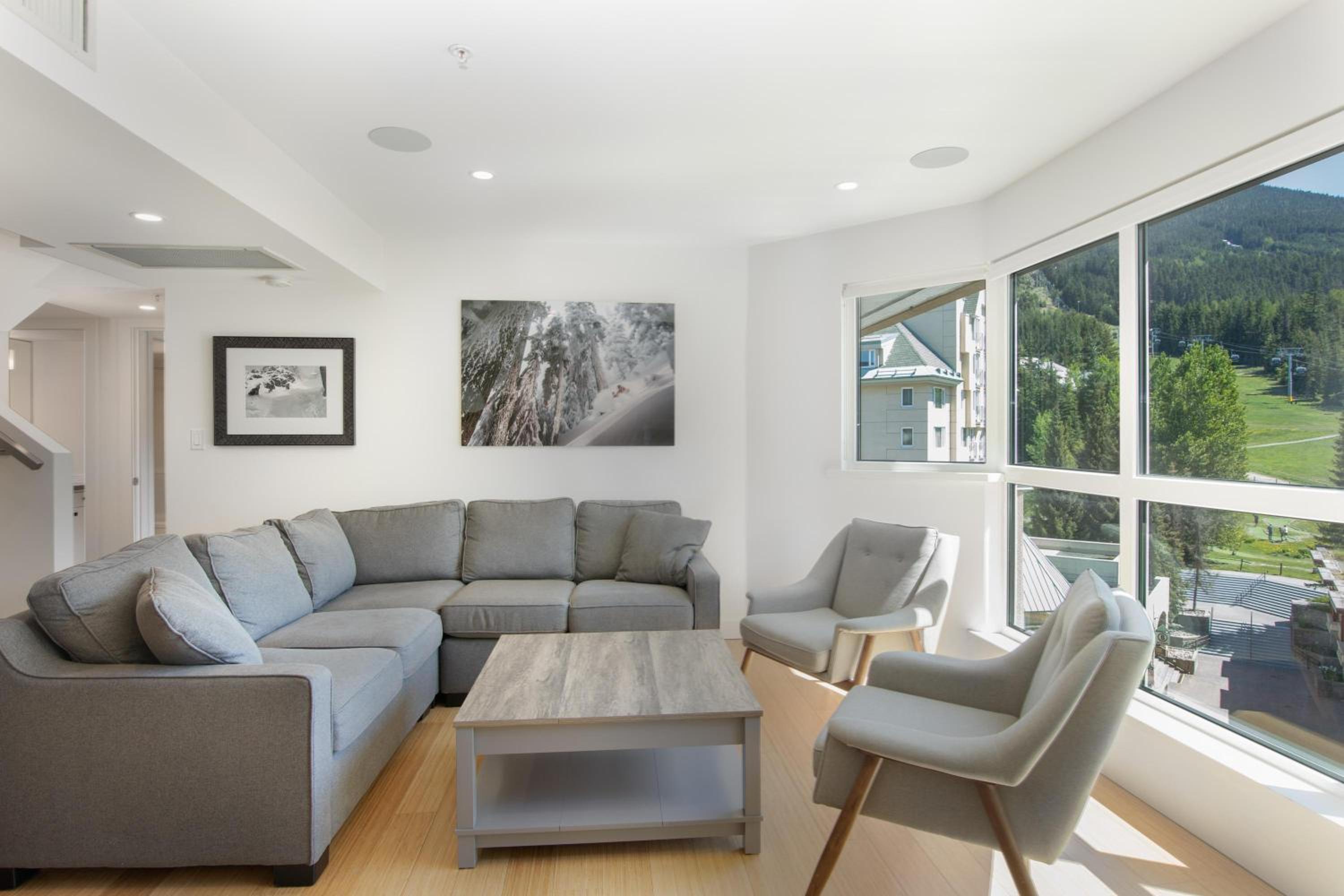 Le Chamois 510 - Ski In/Out, Blackcomb Base, Newly Renovated, Common Area Pool/Hot Tub 