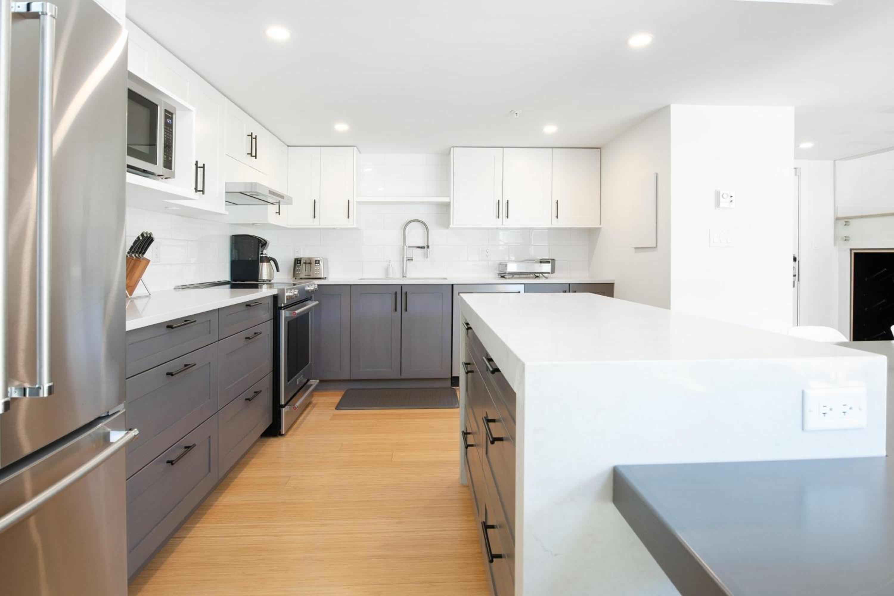 Le Chamois 510 - Ski In/Out, Blackcomb Base, Newly Renovated, Common Area Pool/Hot Tub 