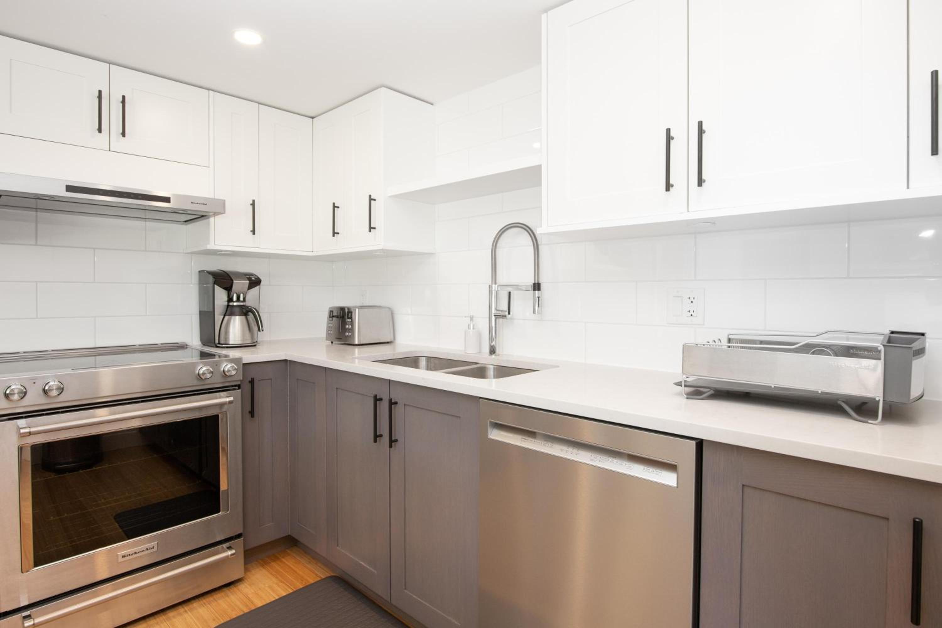 Le Chamois 510 - Ski In/Out, Blackcomb Base, Newly Renovated, Common Area Pool/Hot Tub 