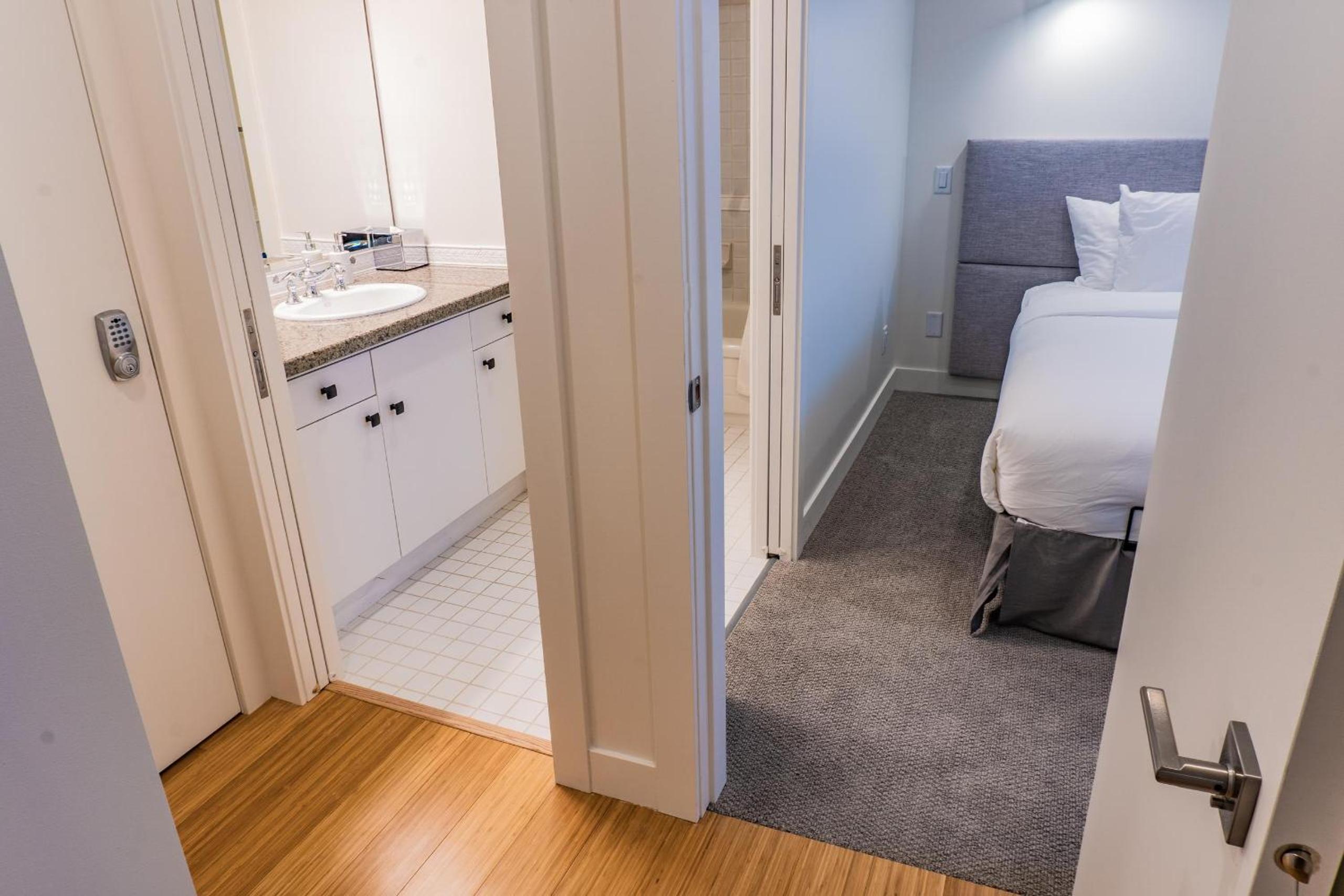 Le Chamois 510 - Ski In/Out, Blackcomb Base, Newly Renovated, Common Area Pool/Hot Tub 