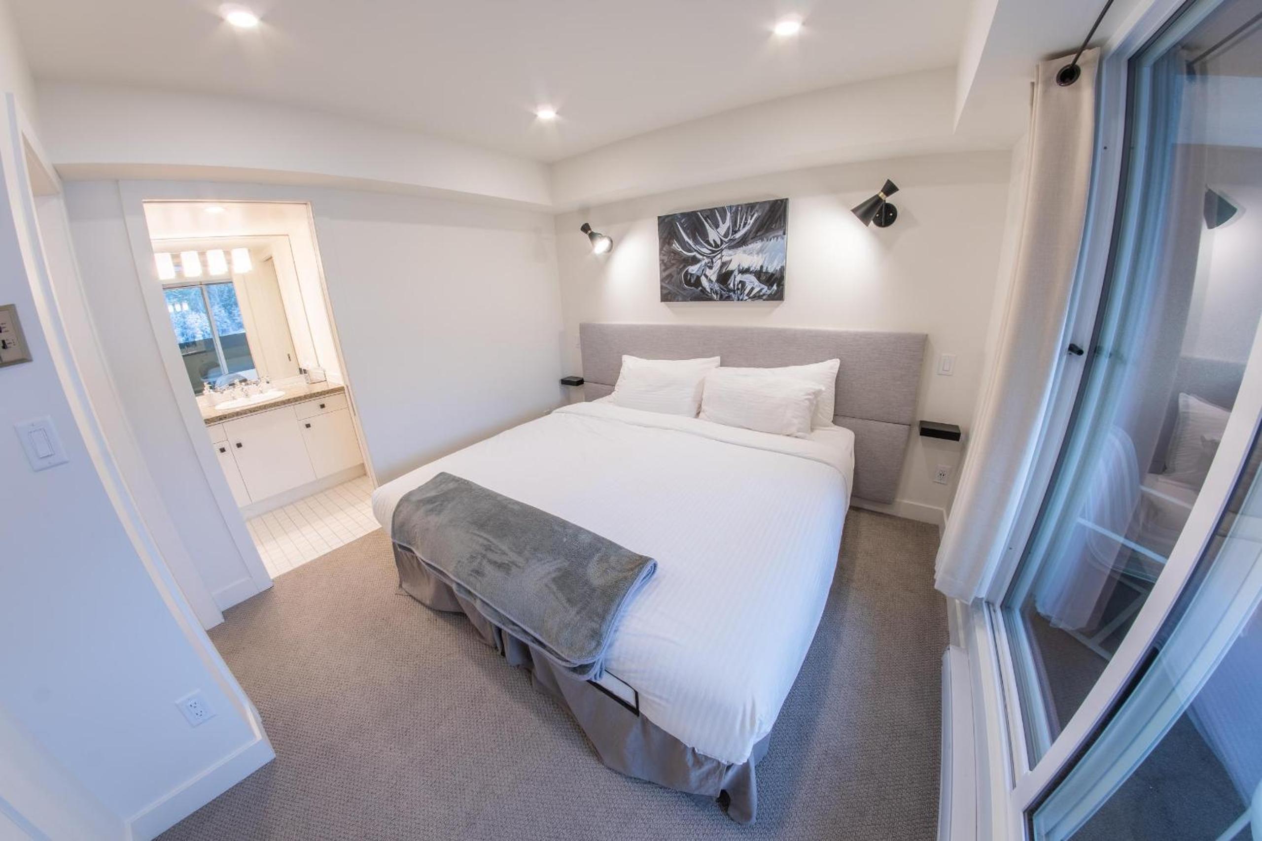 Le Chamois 510 - Ski In/Out, Blackcomb Base, Newly Renovated, Common Area Pool/Hot Tub 