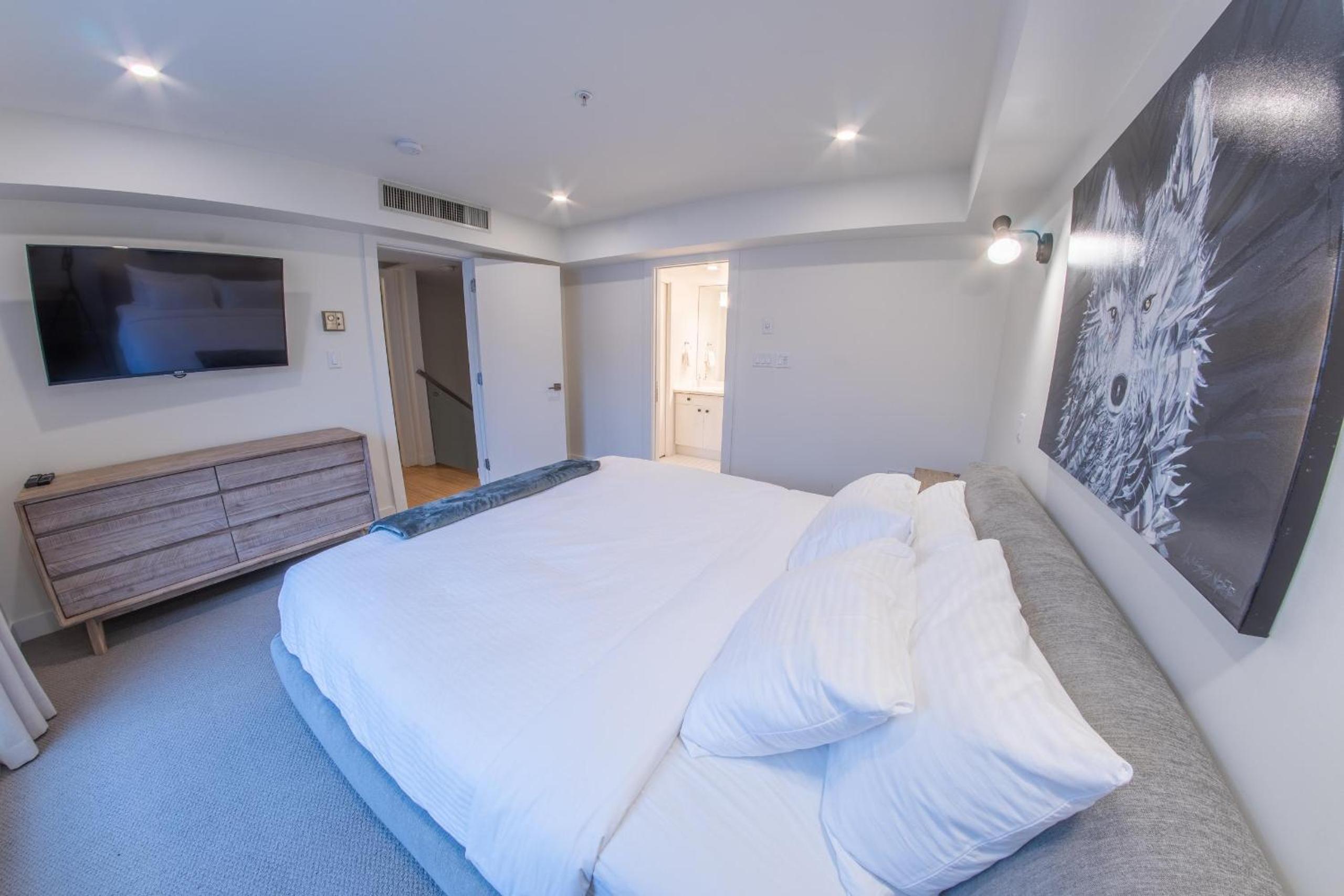 Le Chamois 510 - Ski In/Out, Blackcomb Base, Newly Renovated, Common Area Pool/Hot Tub 