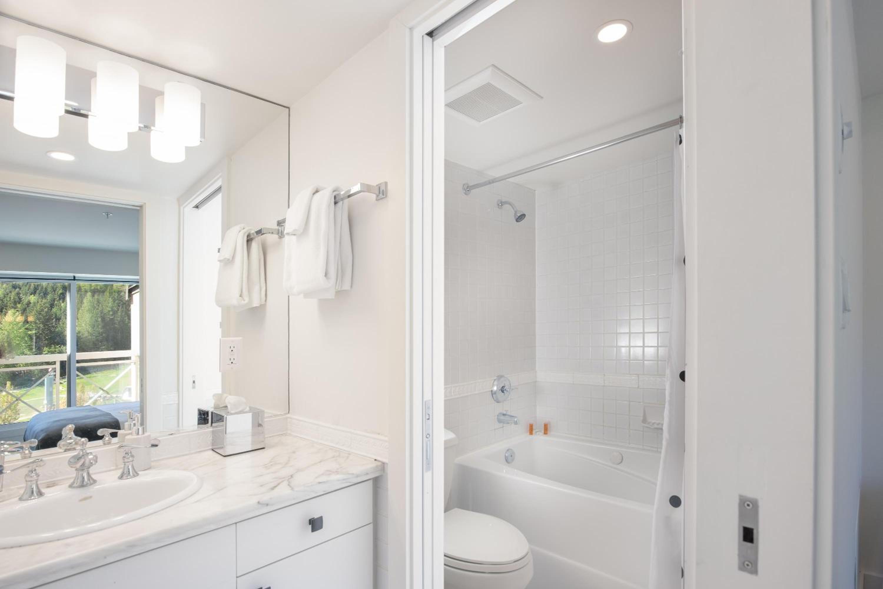 Le Chamois 510 - Ski In/Out, Blackcomb Base, Newly Renovated, Common Area Pool/Hot Tub 