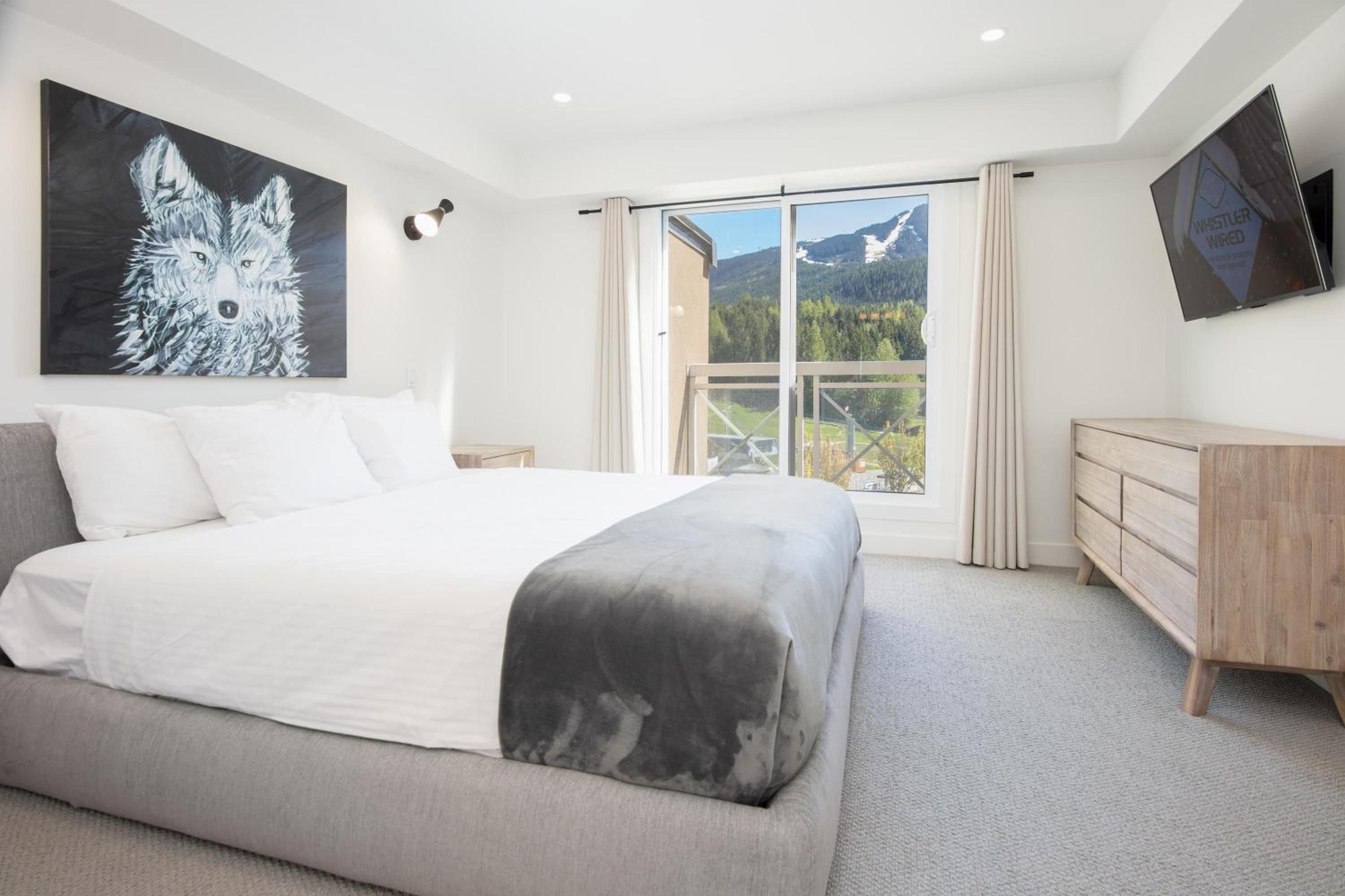 Le Chamois 510 - Ski In/Out, Blackcomb Base, Newly Renovated, Common Area Pool/Hot Tub 