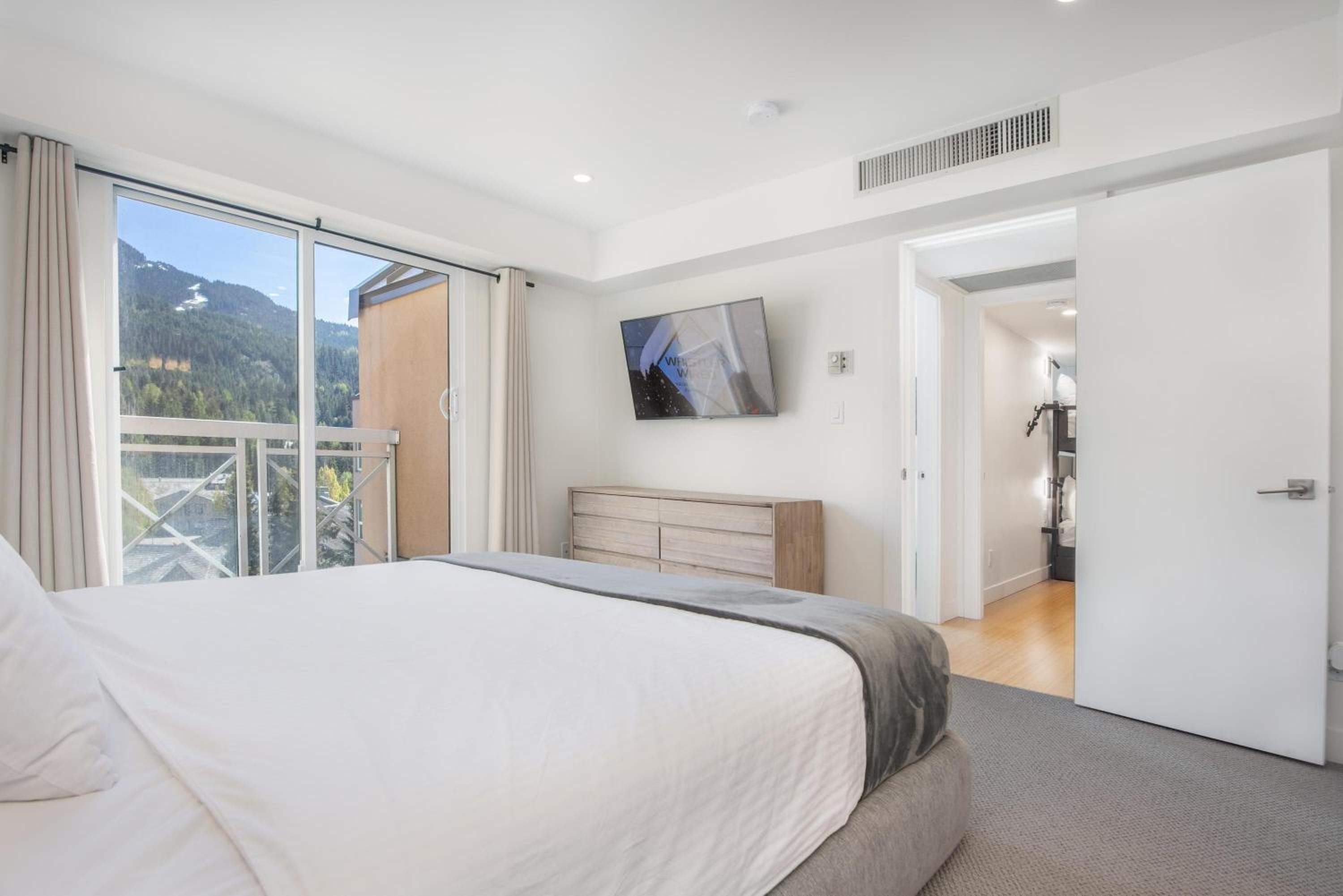 Le Chamois 510 - Ski In/Out, Blackcomb Base, Newly Renovated, Common Area Pool/Hot Tub 