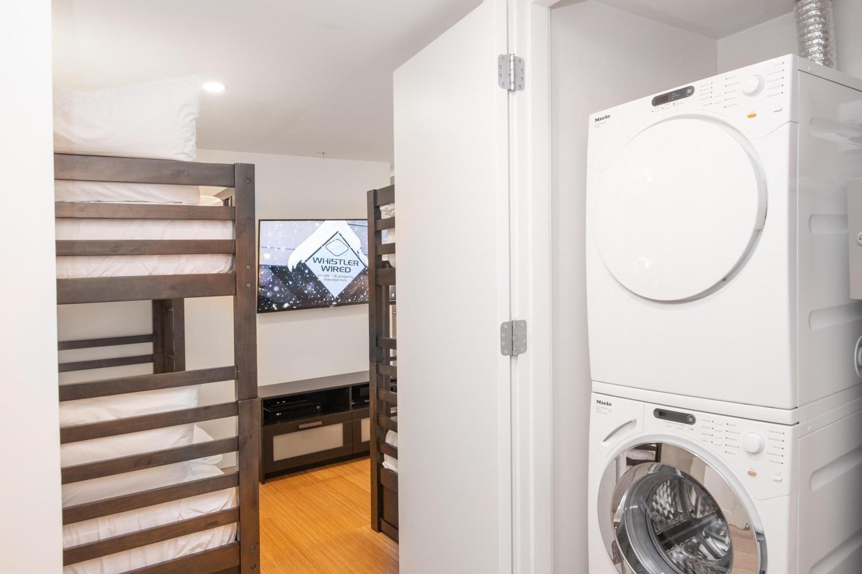 Le Chamois 510 - Ski In/Out, Blackcomb Base, Newly Renovated, Common Area Pool/Hot Tub 