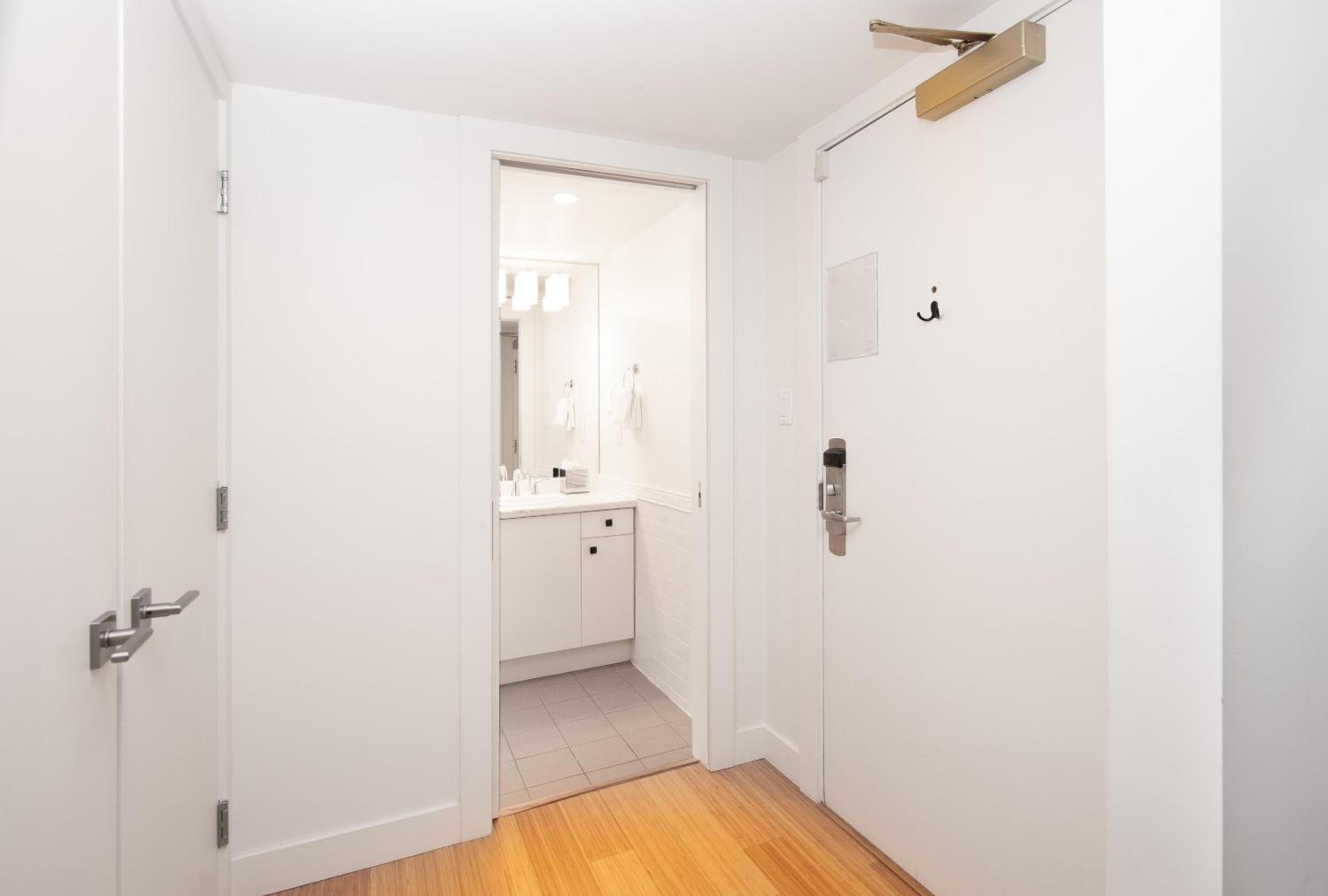 Le Chamois 510 - Ski In/Out, Blackcomb Base, Newly Renovated, Common Area Pool/Hot Tub 