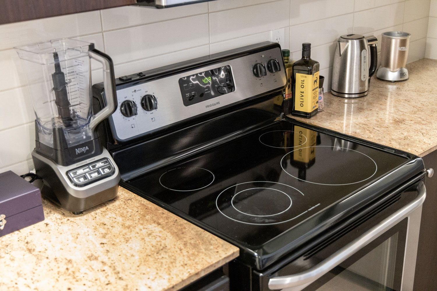 Beautiful Townhouse Near Yorkdale Mall, Wilson Subway