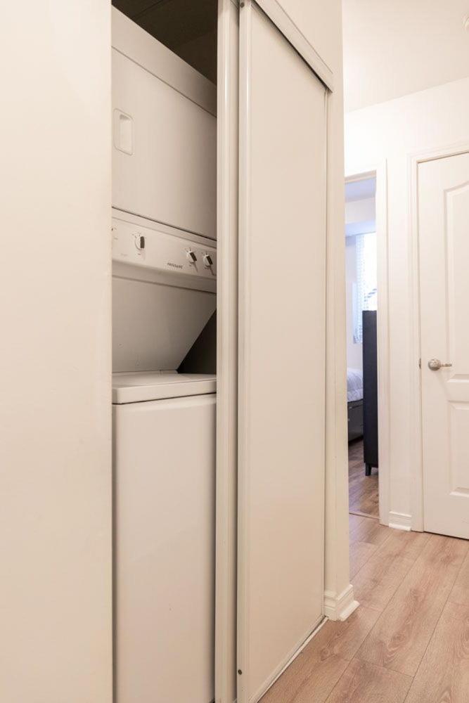 Beautiful Townhouse Near Yorkdale Mall, Wilson Subway