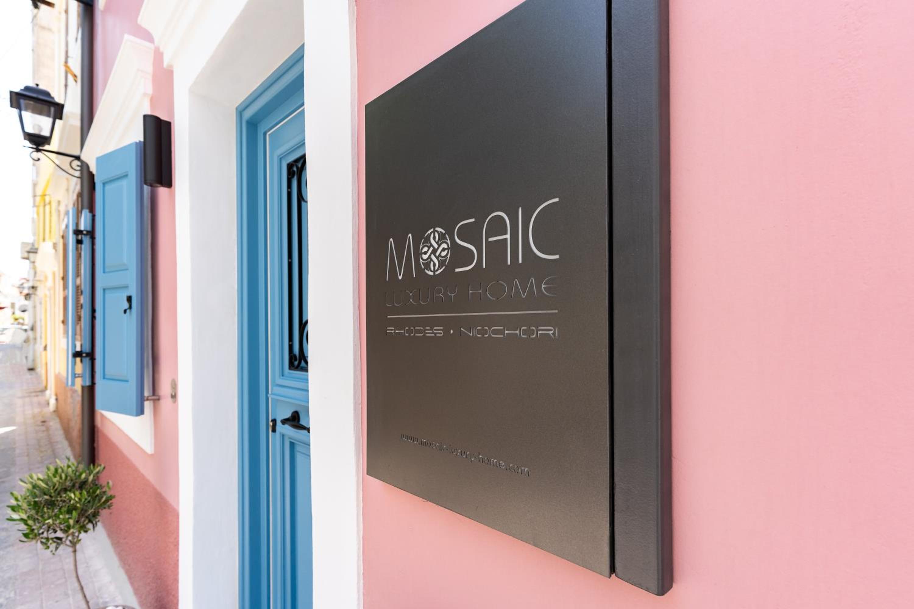 Mosaic Luxury Home view 4