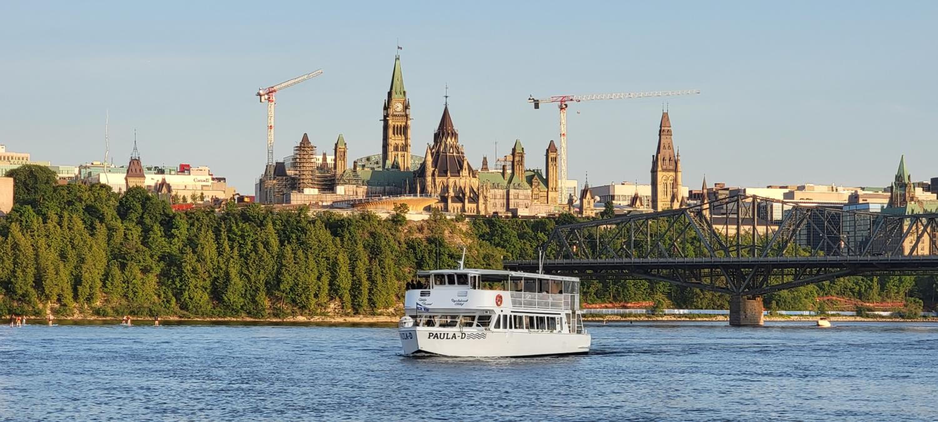 Kokomo INN Bed and Breakfast Ottawa-Gatineau's Only Tropical Riverfront B&B on the National Capital Cycling Pathway Route Verte #1 - for Adults Only - Cham