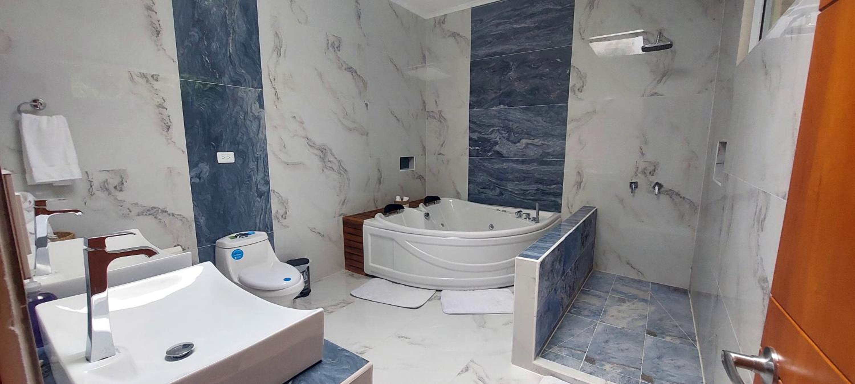 CR Caribbean Blue House - Modern style 100 WiFi