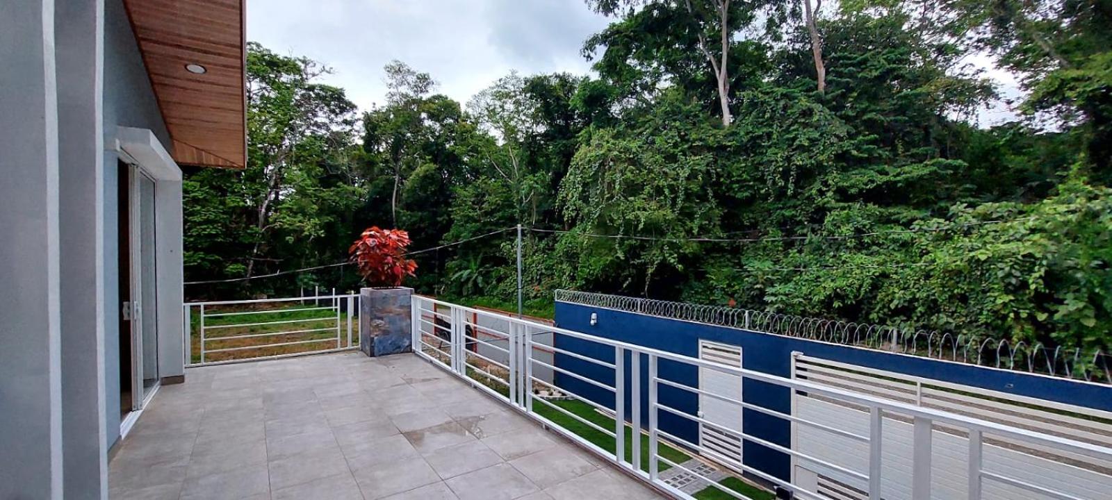CR Caribbean Blue House - Modern style 100 WiFi