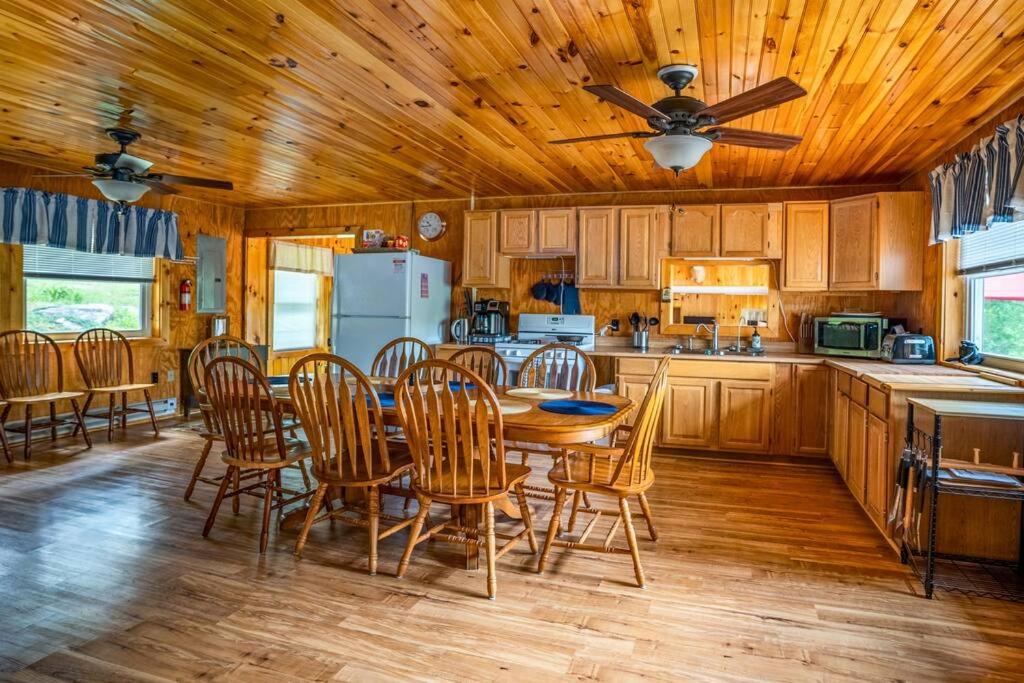Spacious 5 Bedroom Cabin with Riverview & Black Lake Access