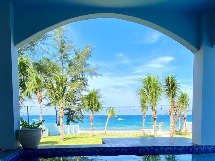 Villa C62 - Private Swimming Pool 100M2 - In Stunning Sea Front Location view 3