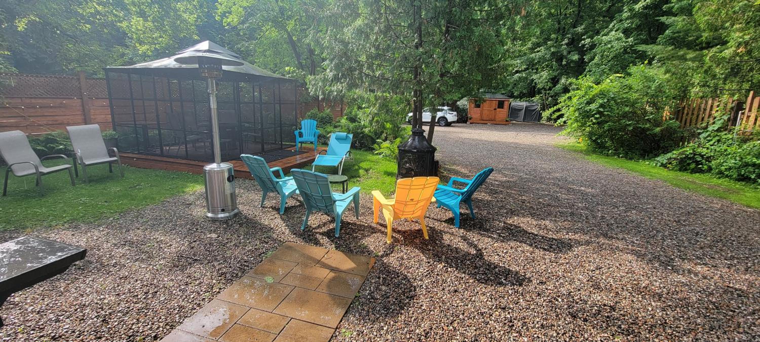 Kokomo INN Bed and Breakfast Ottawa-Gatineau's Only Tropical Riverfront B&B on the National Capital Cycling Pathway Route Verte #1 - for Adults Only - Cham