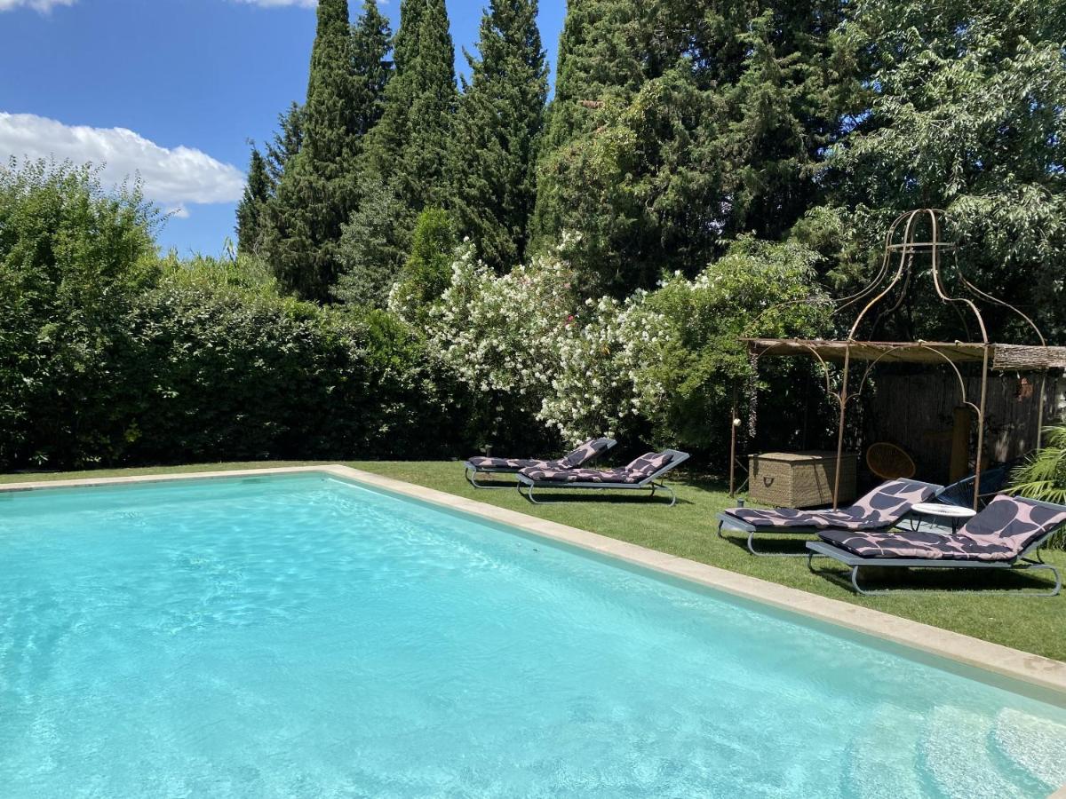 Mas la Pauline Gîtes de charme & roulotte view 5