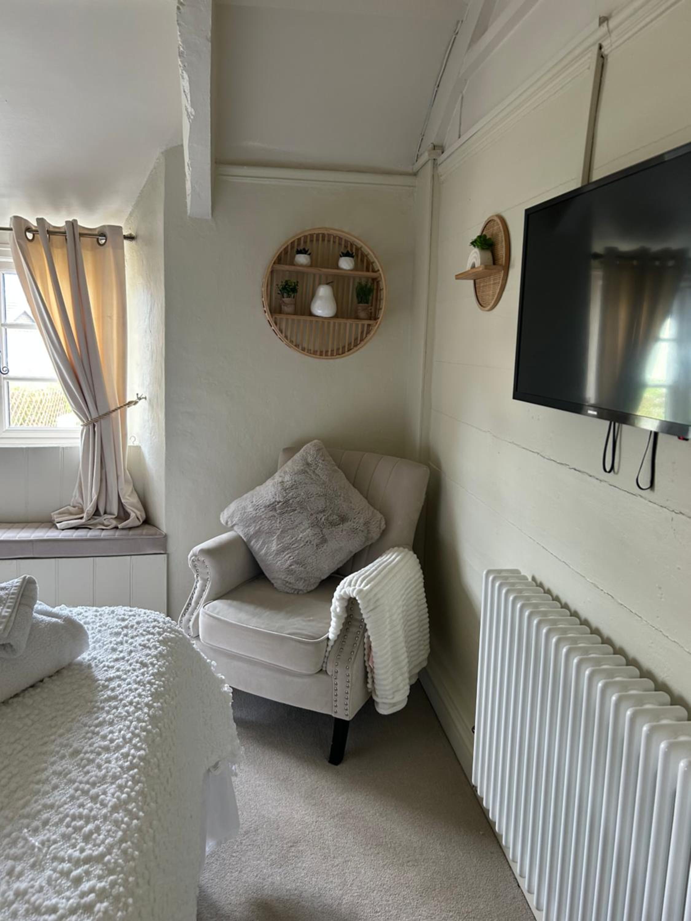 Rosedale a charming 3 bedroom detached cottage with parking