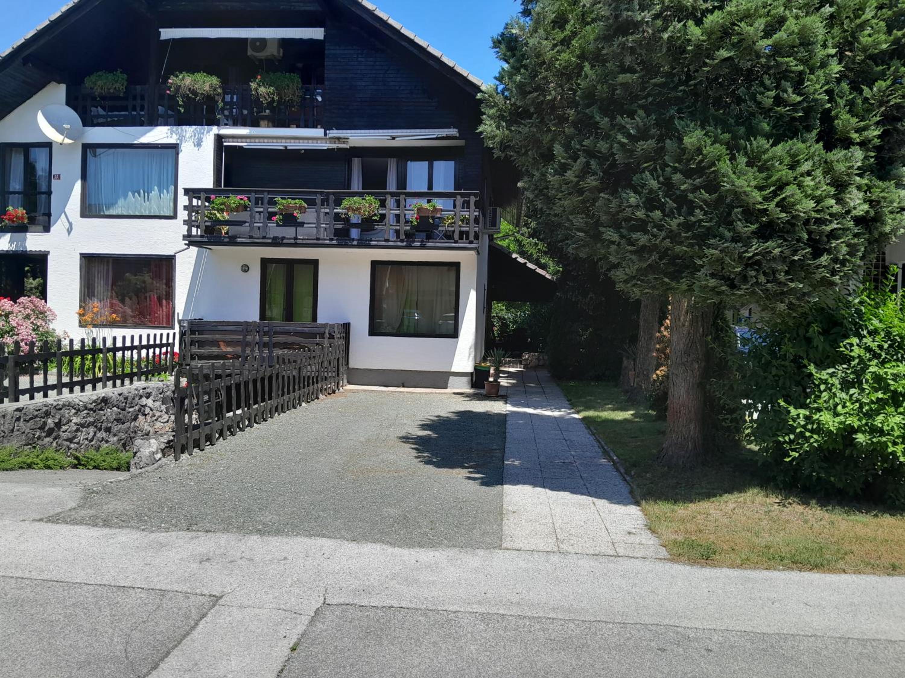 Aparthouse Ani view 4