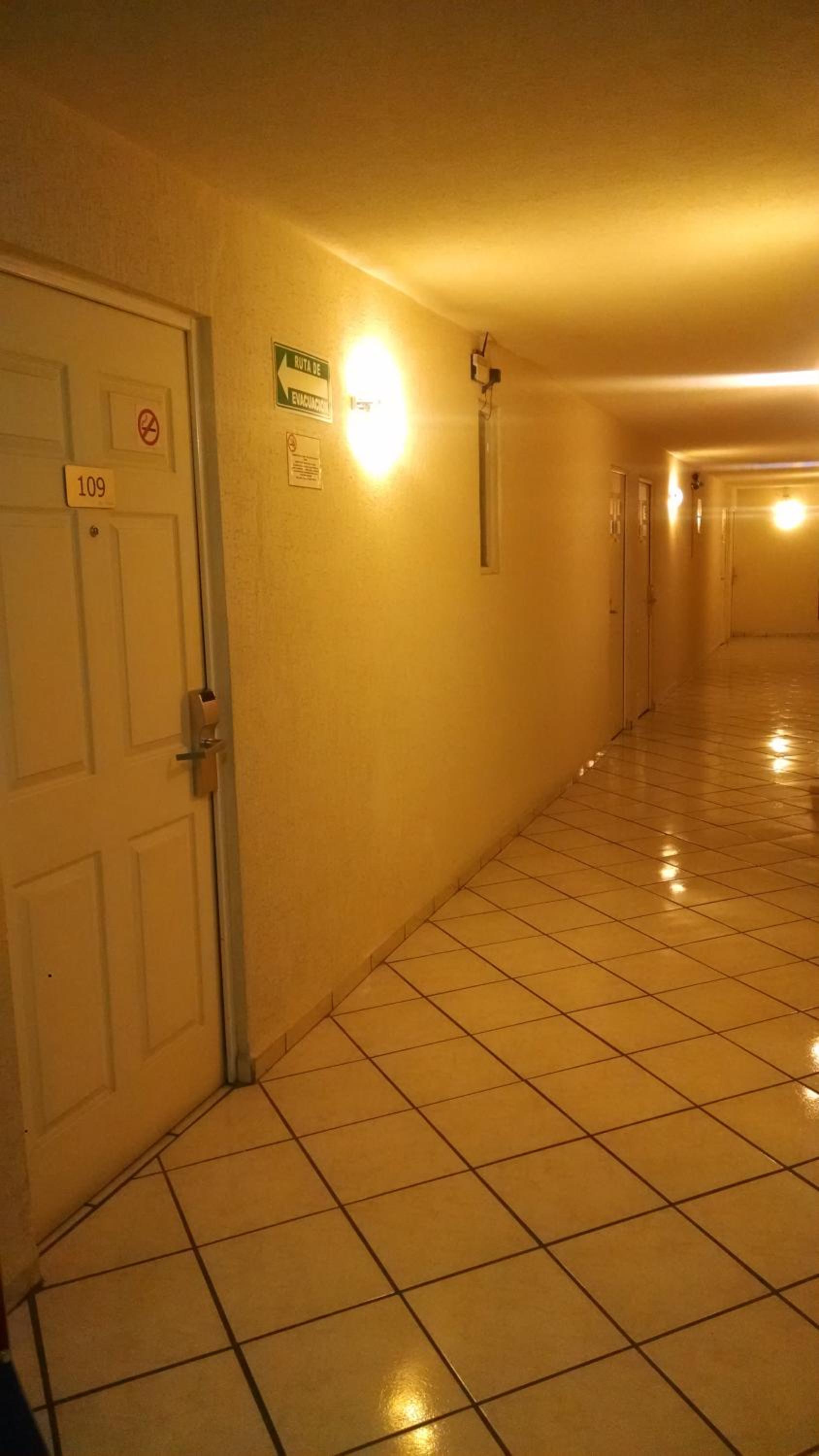 Howard Johnson by Wyndham Guanajuato Leon Avenida - Property Image 1