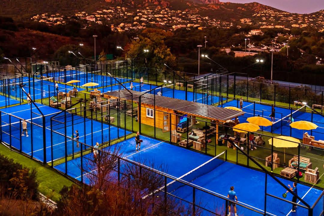 Agay Cap Esterel, le Village, quartier Belvédère T2 Rez-de-Jardin avec Vue Mer, Piscine et Parking inclus