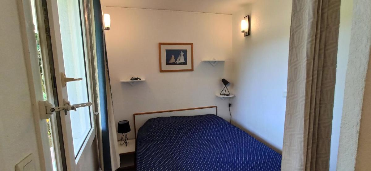 Agay Cap Esterel, le Village, quartier Belvédère T2 Rez-de-Jardin avec Vue Mer, Piscine et Parking inclus