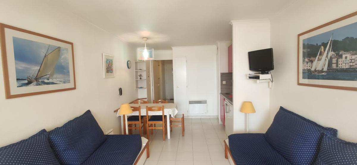Agay Cap Esterel, le Village, quartier Belvédère T2 Rez-de-Jardin avec Vue Mer, Piscine et Parking inclus