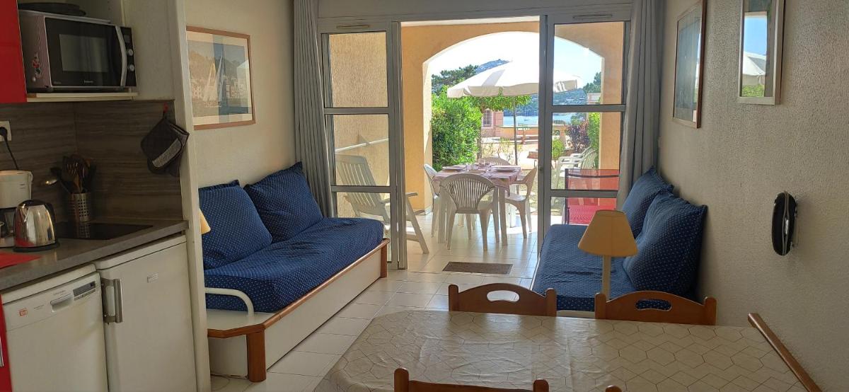 Agay Cap Esterel, le Village, quartier Belvédère T2 Rez-de-Jardin avec Vue Mer, Piscine et Parking inclus