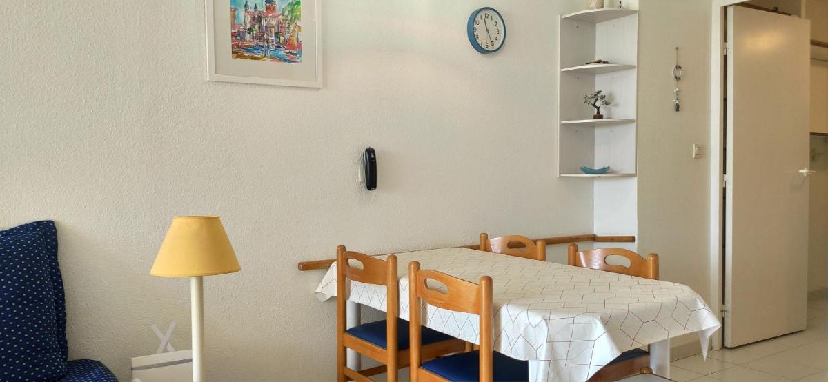 Agay Cap Esterel, le Village, quartier Belvédère T2 Rez-de-Jardin avec Vue Mer, Piscine et Parking inclus