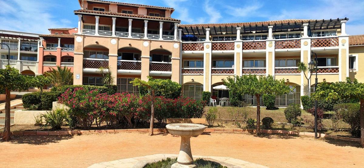 Agay Cap Esterel, le Village, quartier Belvédère T2 Rez-de-Jardin avec Vue Mer, Piscine et Parking inclus